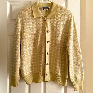 Ladies button don sweater jacket